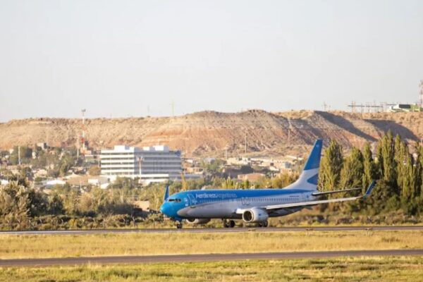 Los aeropuertos de Neuquén y Chapelco registraron un fuerte crecimiento en abril